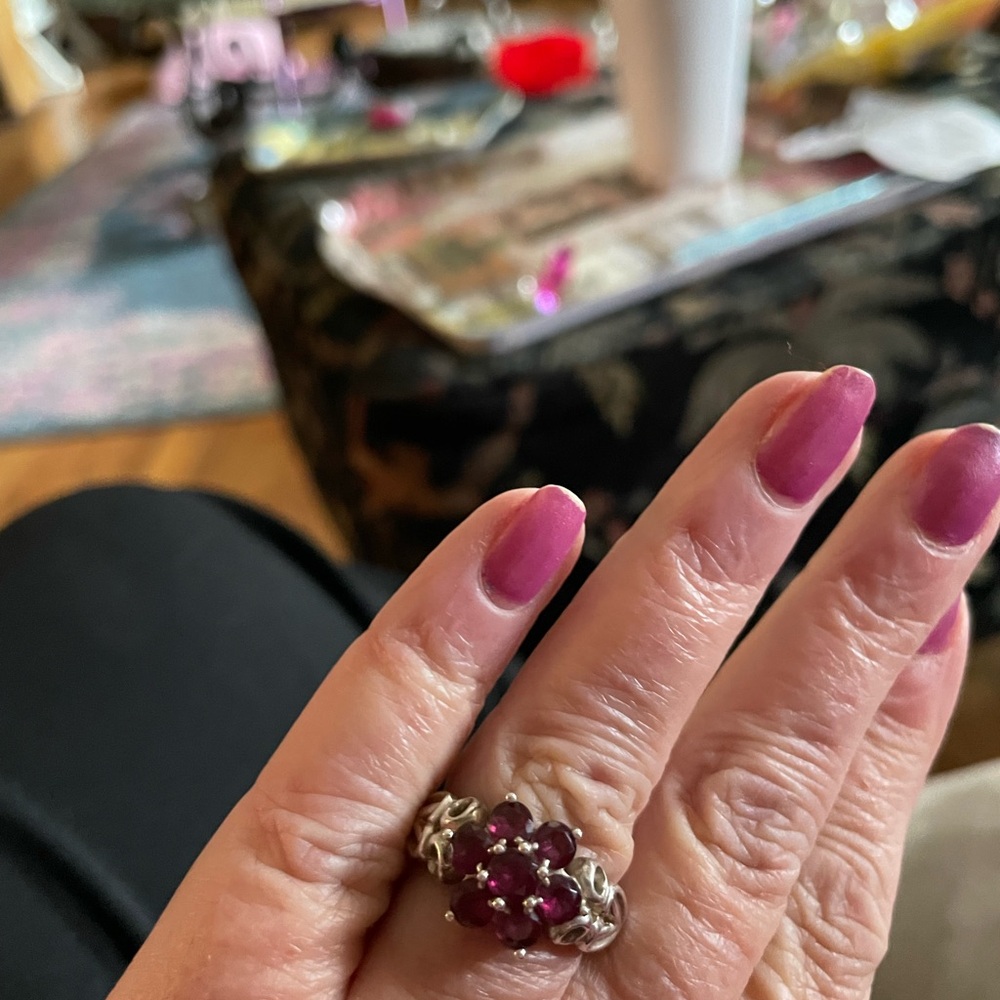 Beautiful vintage silver and garnet  ring size 8